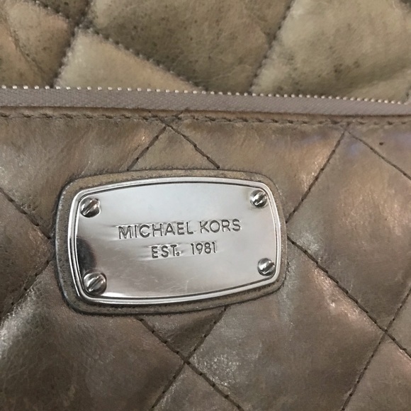 MICHAEL KORS QUILTED BRONZE DISTRESSED SHOULDER BAG AND MATCHING ZIPPERED WALLET - Picture 10 of 12